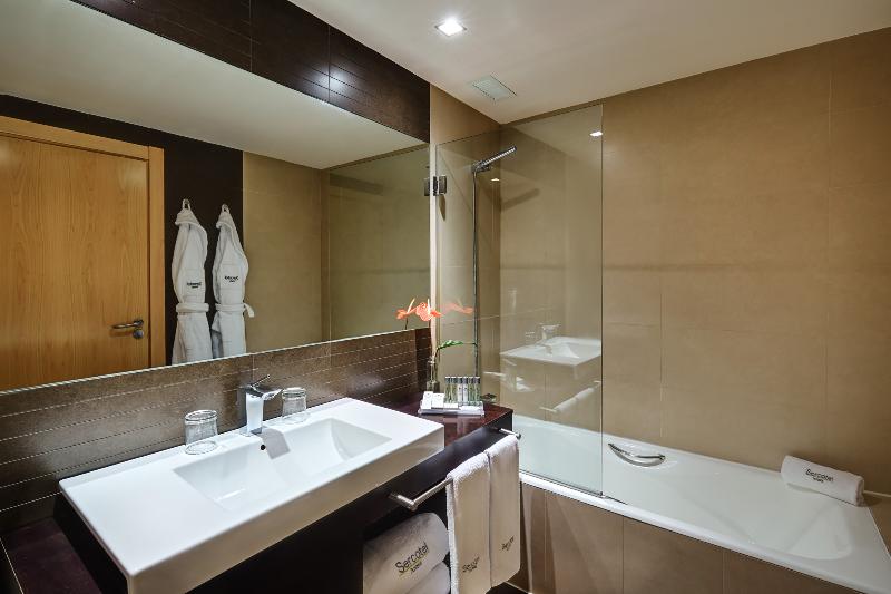 غرفة عائلية, Sercotel Portales