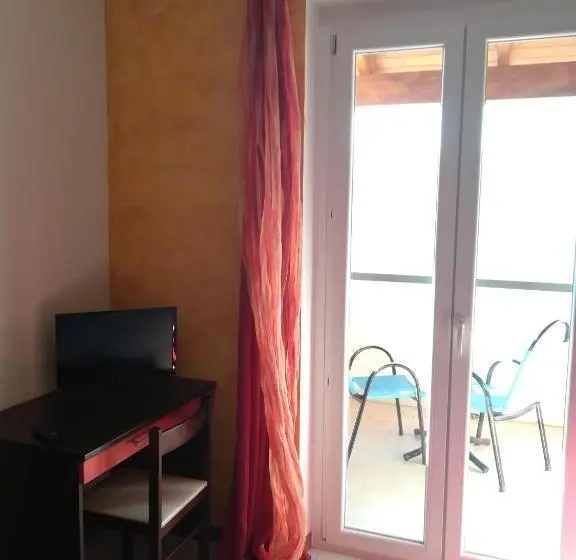 スタンダード４人部屋, Nido Delle Rondini Hotel Ristorante Pizzeria