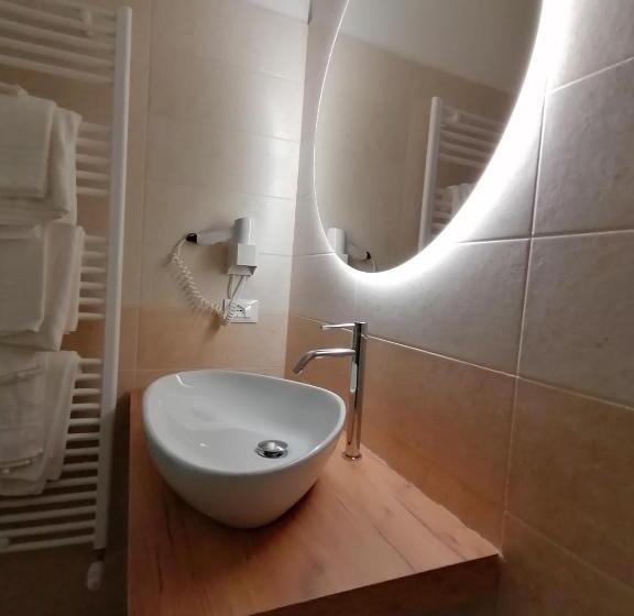 스탠다드 트리플 룸, Nido Delle Rondini Hotel Ristorante Pizzeria