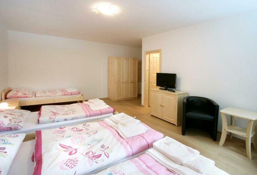 Семейный Номер, Penzión Kohútik