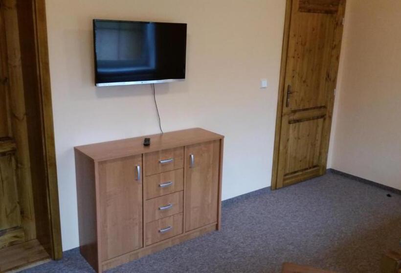 חדר סטנדרט לשלושה, Penzion Stará Fořtovna Brdy