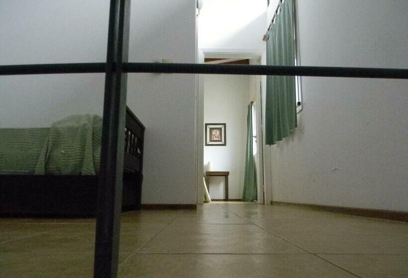 بانگلوی استاندارد, Complejo Colon Village