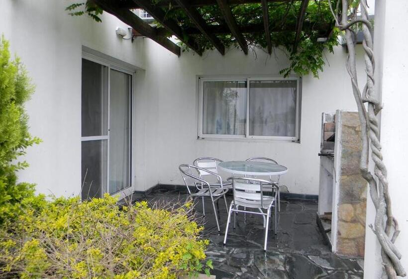 بانگلوی استاندارد, Complejo Colon Village