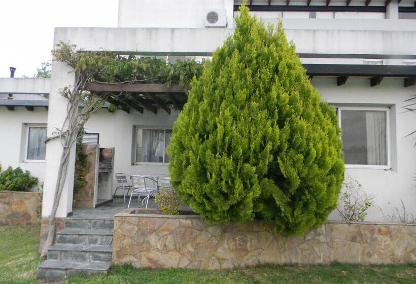 بانگلوی استاندارد, Complejo Colon Village