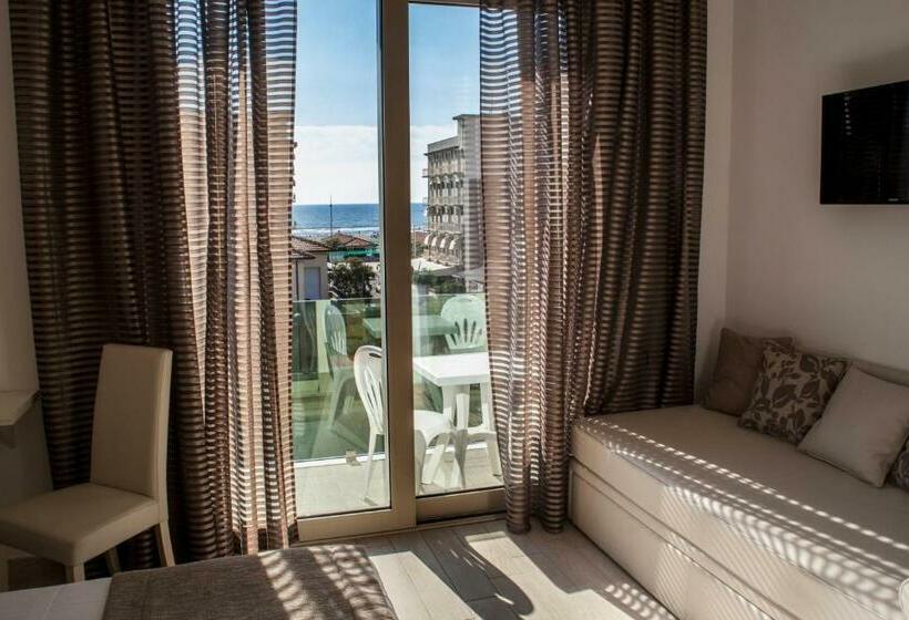 海景标准间带阳台, Pineta Mare