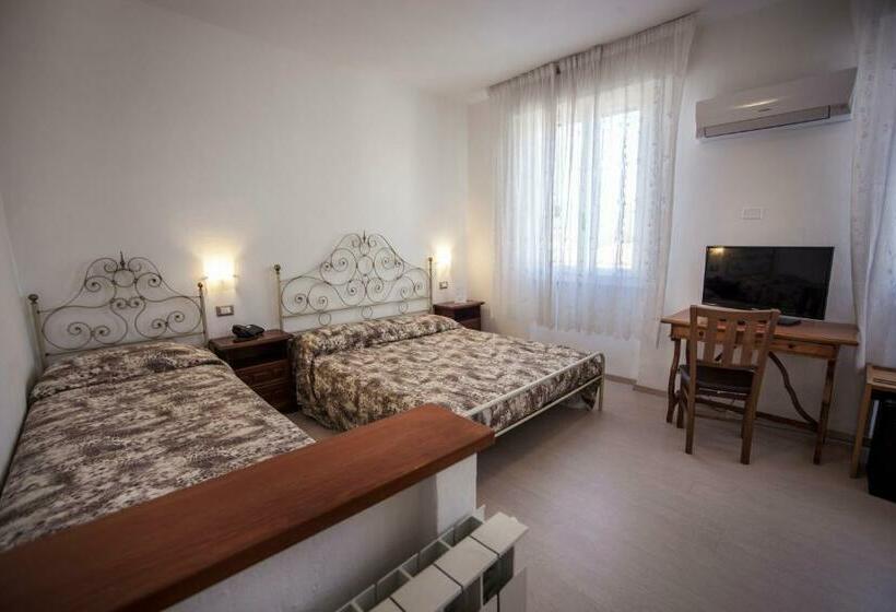 标准三人间, Pineta Mare