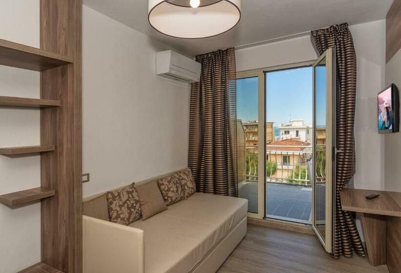 四人标准间, Pineta Mare