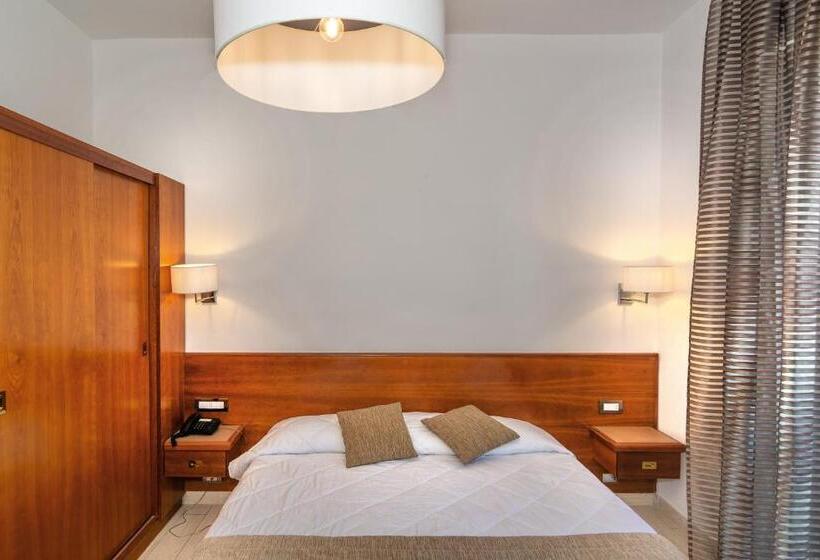 标准间侧面带海景, Pineta Mare