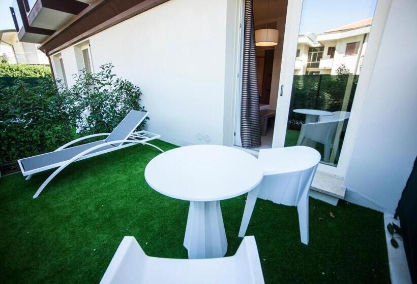 带花园景观的标准三人间, Pineta Mare