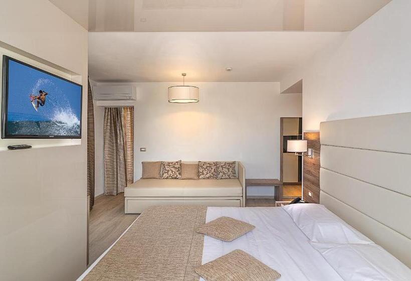 Triple Room Sea View, Pineta Mare