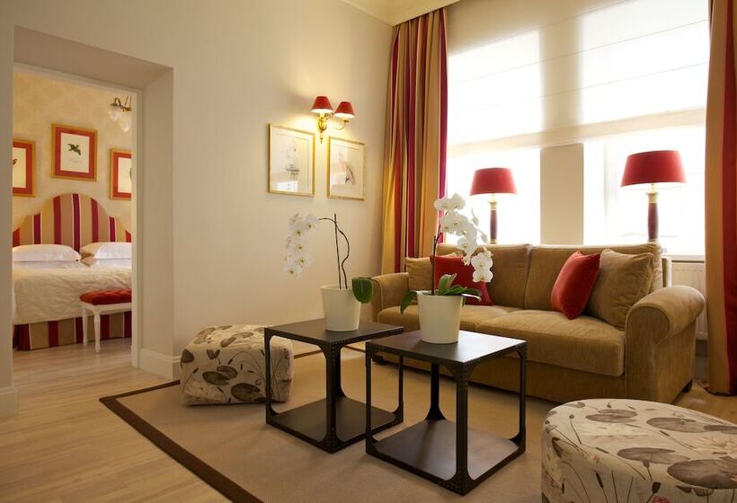 اتاق استاندارد سه نفره, Apia