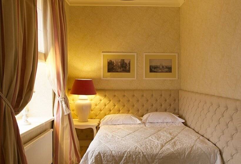 اتاق استاندارد سه نفره, Apia