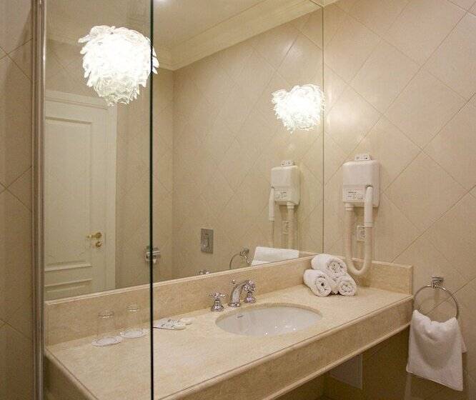 اتاق سوپریور, Apia