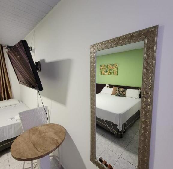 غرفة قياسية ثلاثية, Aton Plaza