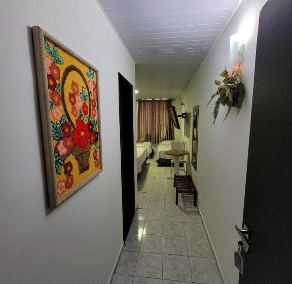 غرفة قياسية ثلاثية, Aton Plaza