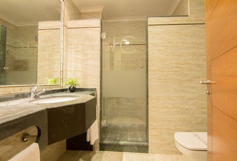 غرفة قياسية, Carmen