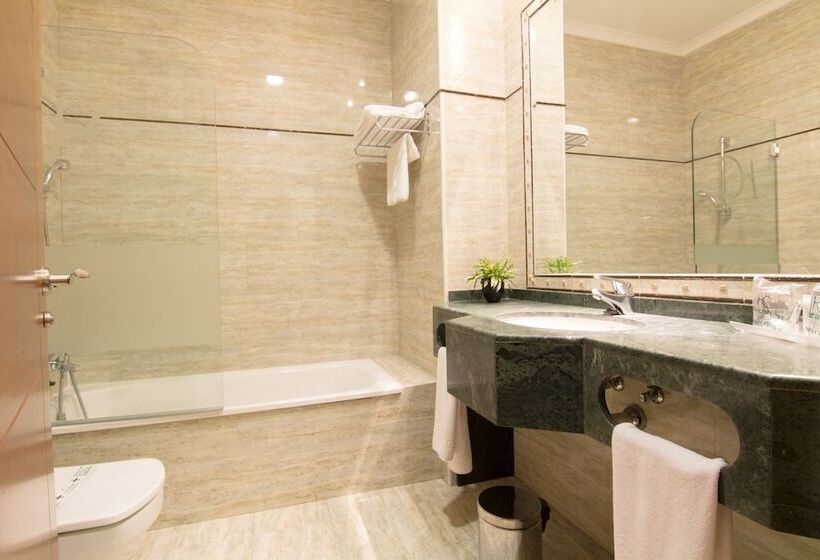 غرفة قياسية, Carmen