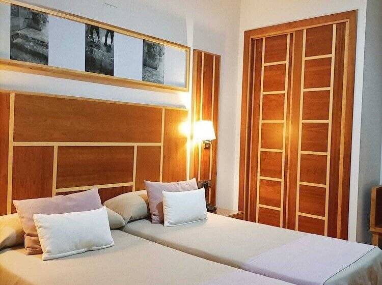 غرفة قياسية, Carmen