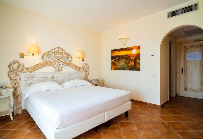 Номер Superior Вид на Бассейн, Dp Olbia  Sardinia