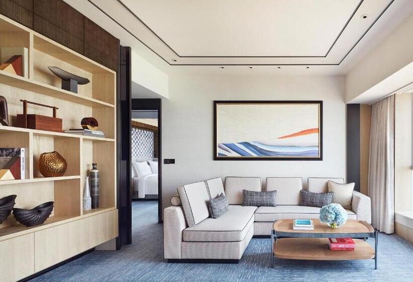 Superior suite with view, Four Seasons Hotel Hong Kong