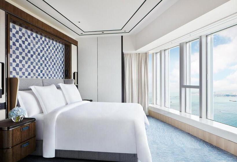 Superior suite with view, Four Seasons Hotel Hong Kong