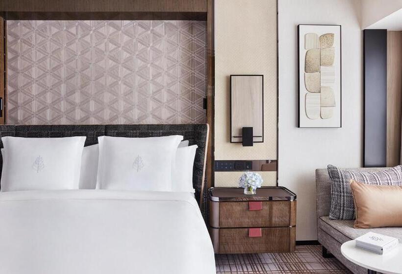 اتاق اجرایی با تخت بزرگ, Four Seasons Hotel Hong Kong