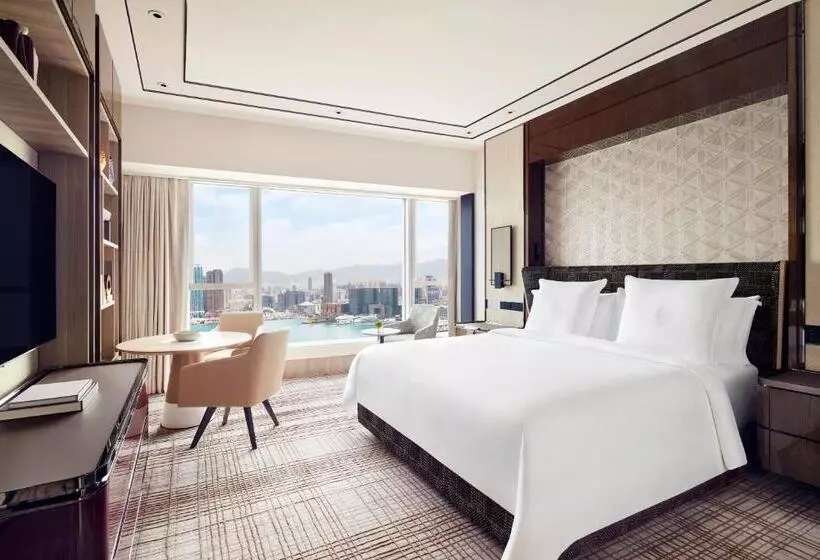 اتاق اجرایی با تخت بزرگ, Four Seasons Hotel Hong Kong