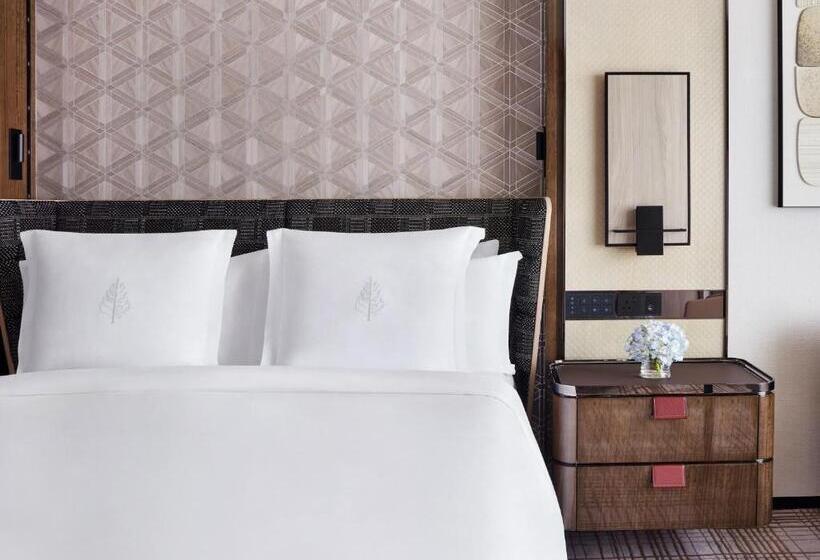 اتاق سوپریور با چشم‌انداز, Four Seasons Hotel Hong Kong