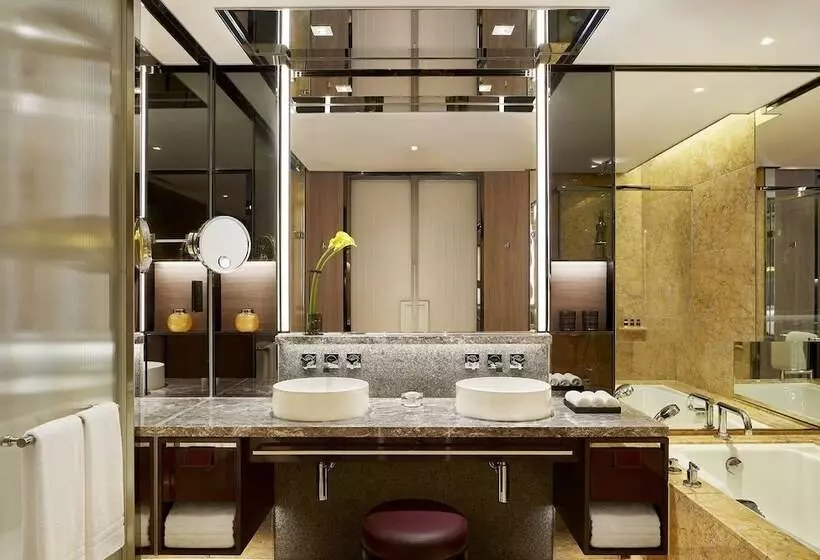 اتاق لوکس با چشم‌انداز, Four Seasons Hotel Hong Kong