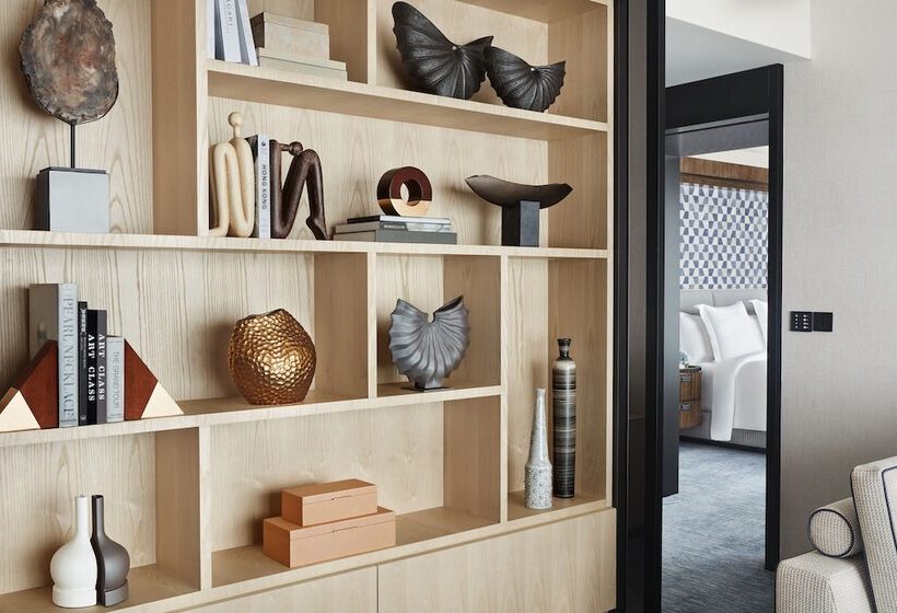 Superior suite with view, Four Seasons Hotel Hong Kong