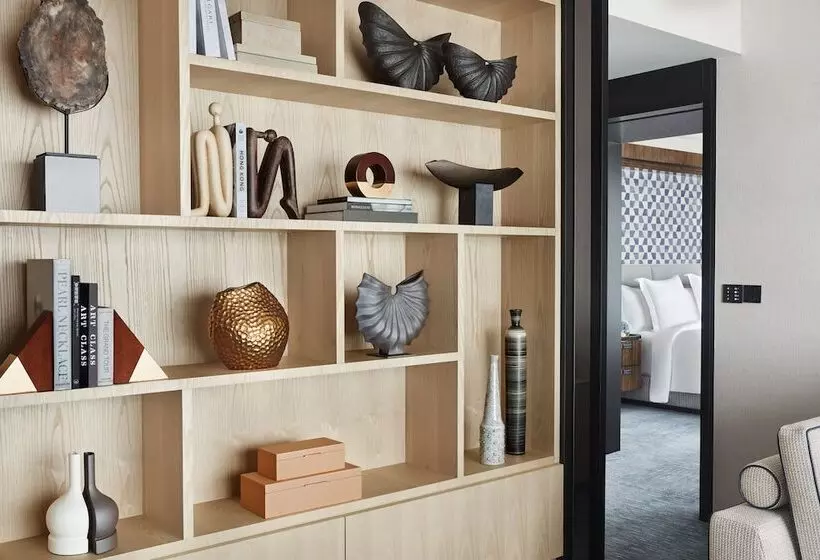 Superior suite with view, Four Seasons Hotel Hong Kong
