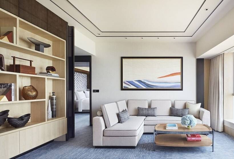 Superior suite with view, Four Seasons Hotel Hong Kong