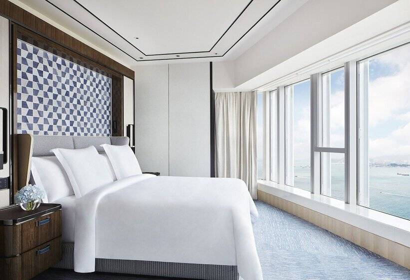 Superior suite with view, Four Seasons Hotel Hong Kong