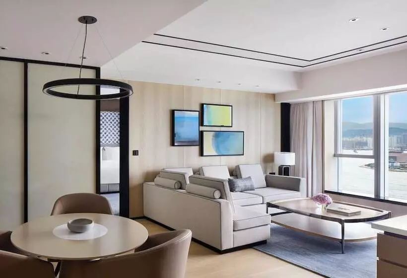 سوئیت پریمیوم, Four Seasons Hotel Hong Kong