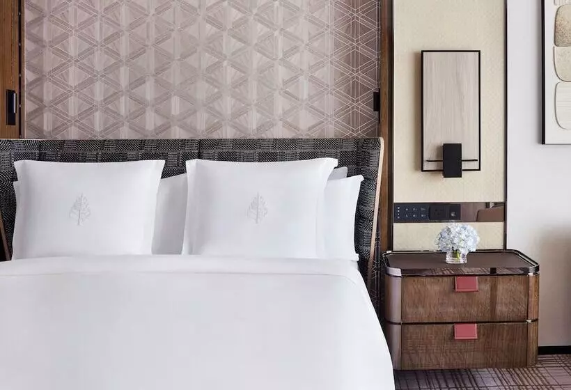 اتاق سوپریور با چشم‌انداز, Four Seasons Hotel Hong Kong