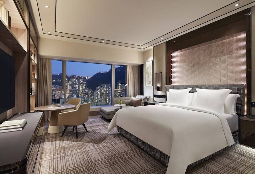 Premium room with view, Four Seasons Hotel Hong Kong