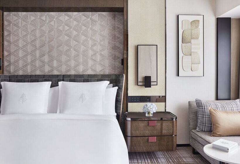 Premium room with view, Four Seasons Hotel Hong Kong