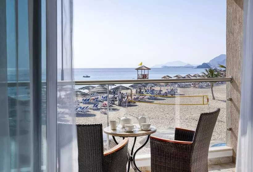 اتاق استاندارد با تخت دوبل و چشم‌انداز دریا, Fujairah Rotana Resort & Spa   Al Aqah Beach
