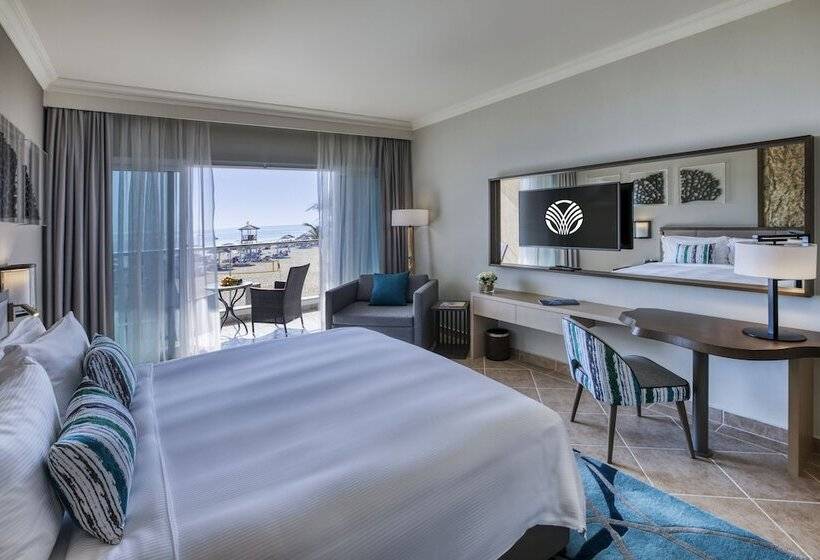 스탠다드 룸 더블 침대 바다 전망, Fujairah Rotana Resort & Spa   Al Aqah Beach