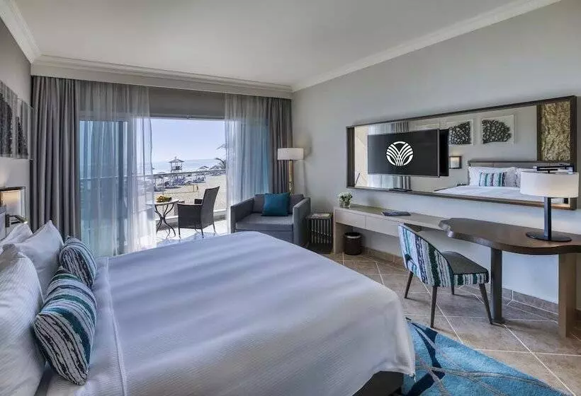 اتاق استاندارد با تخت دوبل و چشم‌انداز دریا, Fujairah Rotana Resort & Spa   Al Aqah Beach