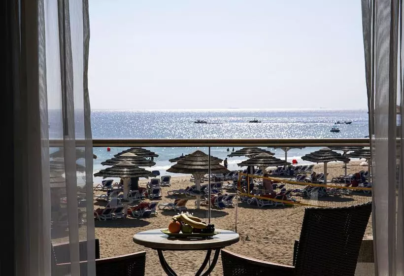 اتاق استاندارد با تخت دوبل و چشم‌انداز دریا, Fujairah Rotana Resort & Spa   Al Aqah Beach