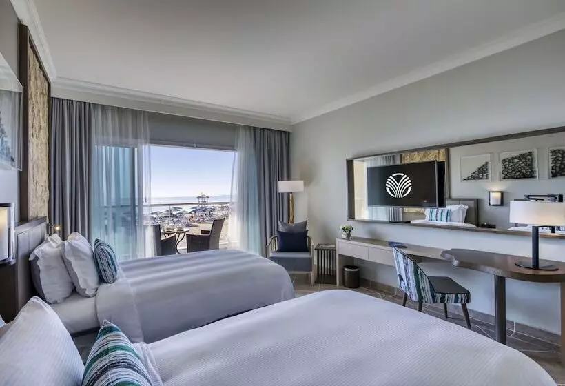 اتاق استاندارد با تراس و چشم‌انداز دریا, Fujairah Rotana Resort & Spa   Al Aqah Beach
