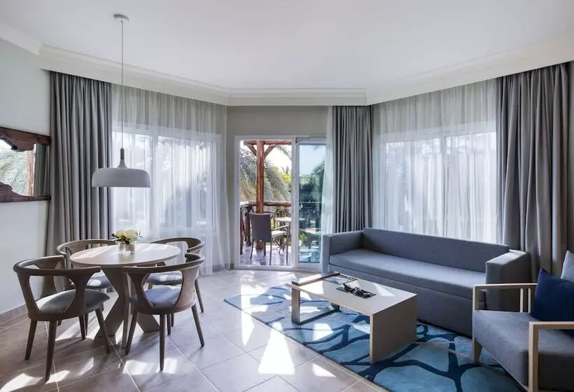 سوییت با چشم‌انداز باغ, Fujairah Rotana Resort & Spa   Al Aqah Beach