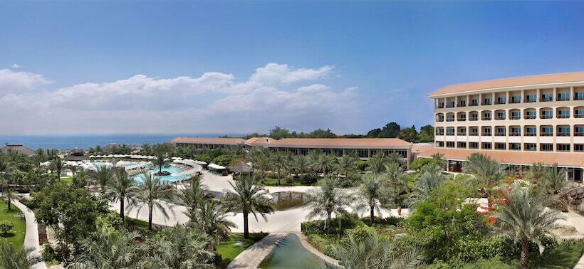 스탠다드 룸 더블 침대 바다 전망, Fujairah Rotana Resort & Spa   Al Aqah Beach