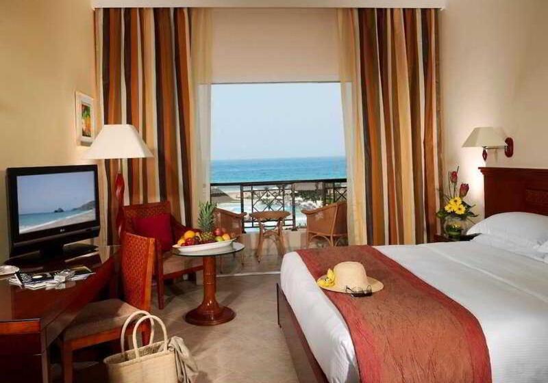스탠다드 룸 가든 전망, Fujairah Rotana Resort & Spa   Al Aqah Beach