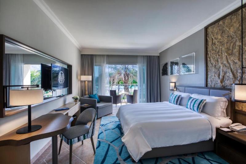 스탠다드 발코니 룸 바다 전망, Fujairah Rotana Resort & Spa   Al Aqah Beach