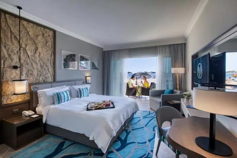 اتاق استاندارد با بالکن و چشم‌انداز باغ, Fujairah Rotana Resort & Spa   Al Aqah Beach