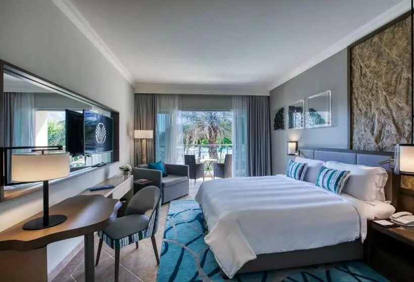 اتاق استاندارد با تخت بزرگ, Fujairah Rotana Resort & Spa   Al Aqah Beach