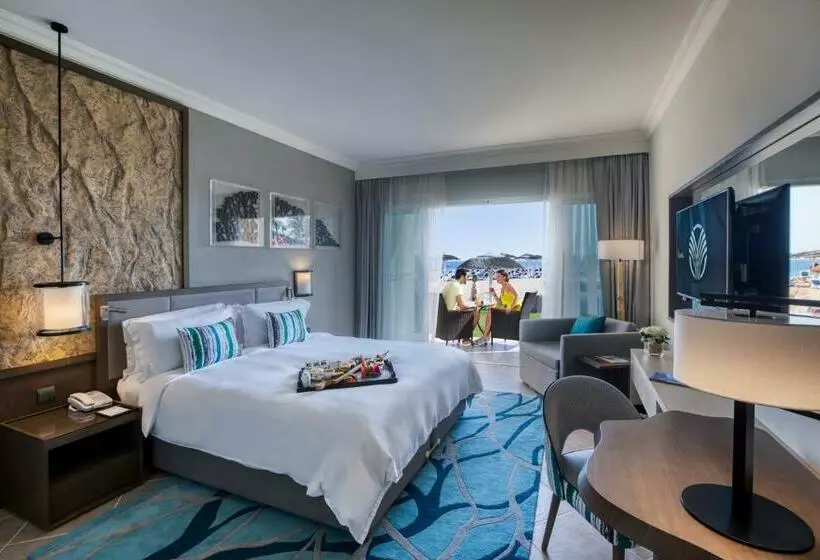 اتاق استاندارد با تخت بزرگ, Fujairah Rotana Resort & Spa   Al Aqah Beach