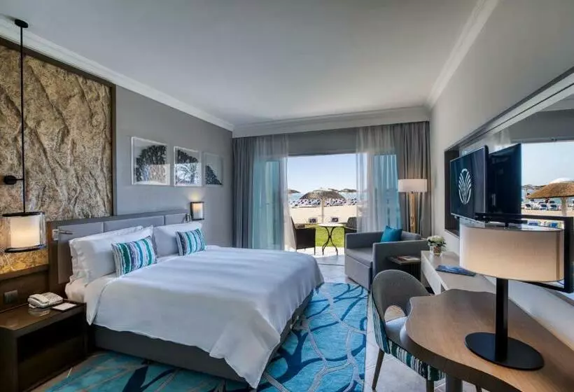 اتاق استاندارد با تخت بزرگ, Fujairah Rotana Resort & Spa   Al Aqah Beach